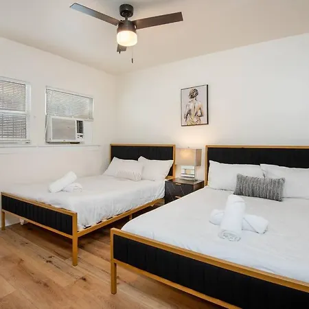 Exposition Park Apt Sleeps 4